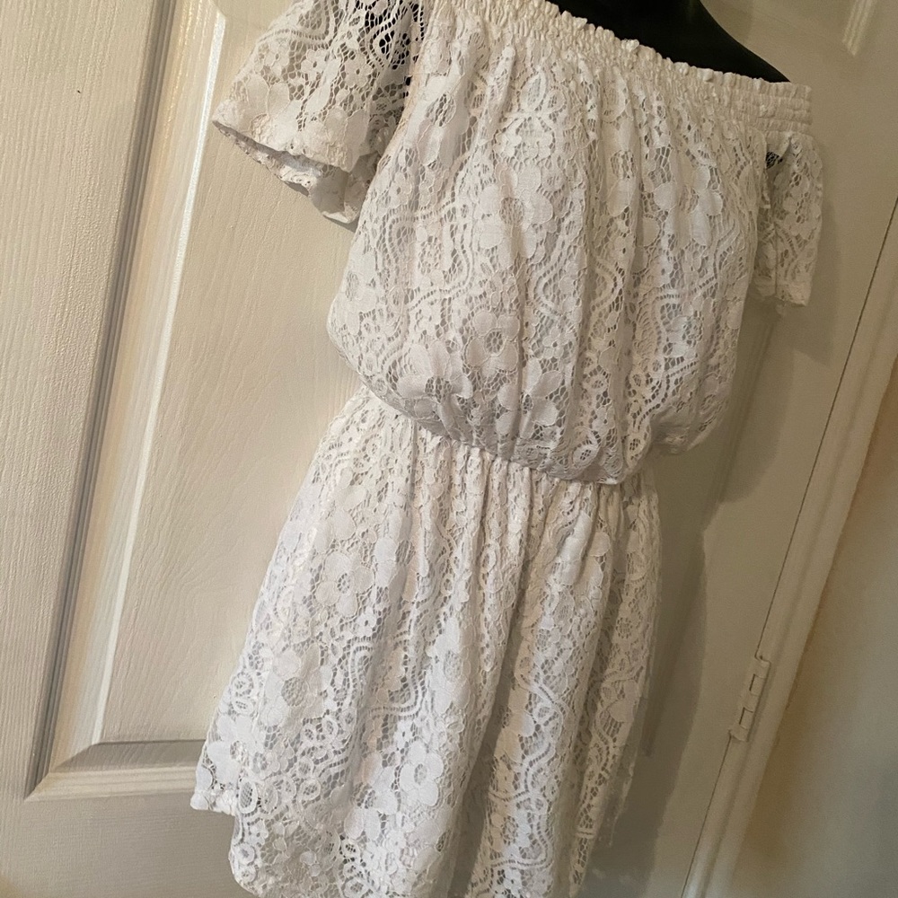 Lace romper - Picture 2 of 5